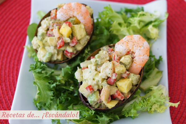 Receta de aguacates rellenos de langostinos y ensaladilla de frutas