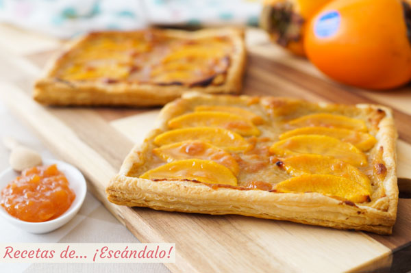Receta de tarta de hojaldre y crema pastelera con kaki persimon