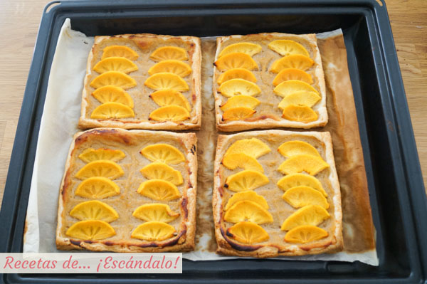 Tarta de hojaldre y kaki con crema pastelera