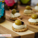 Galletas saladas con queso crema al wasabi