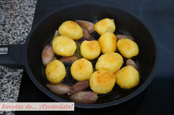 Guarnicion de patatas y chalotas