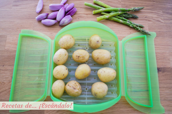 Guarnicion de patatas y esparragos para cochinillo