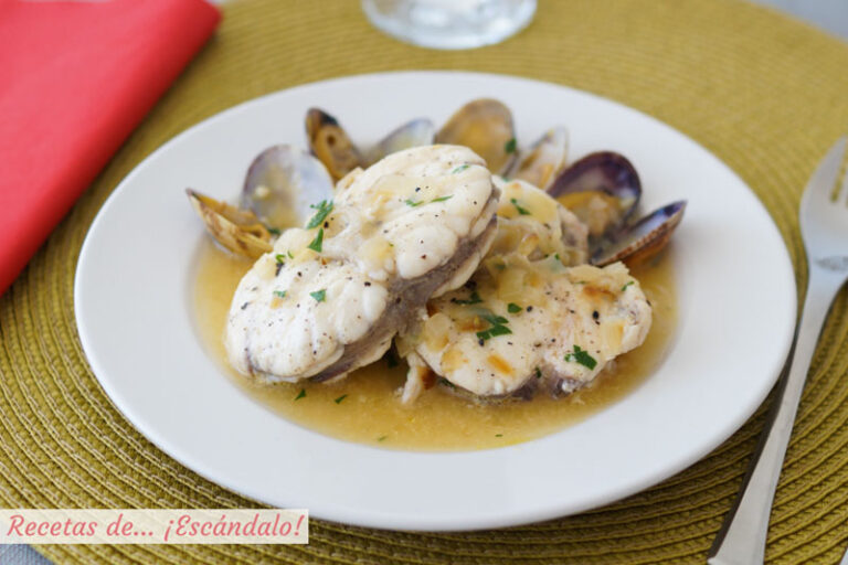Rape en salsa verde con almejas. Receta de pescado