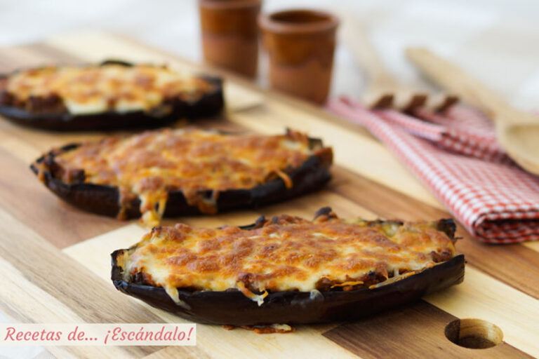 Berenjenas rellenas de atún con queso gratinado al horno
