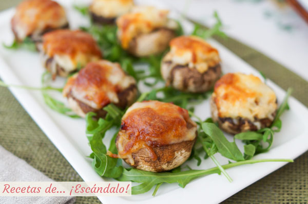 Receta de champinones rellenos al horno con jamon y queso. Receta facil