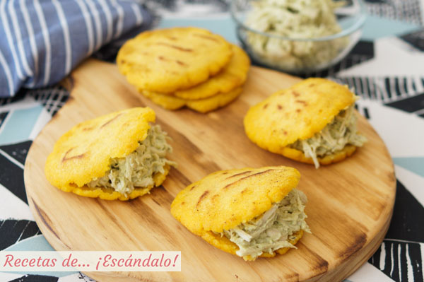Arepas rellenas de reina pepiada