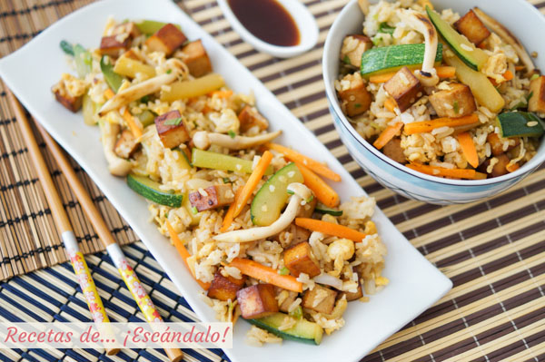 Receta de tofu marinado con wok de verduras y arroz