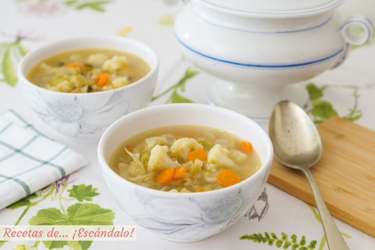 Sopa de verduras casera. Receta saludable y reconfortante