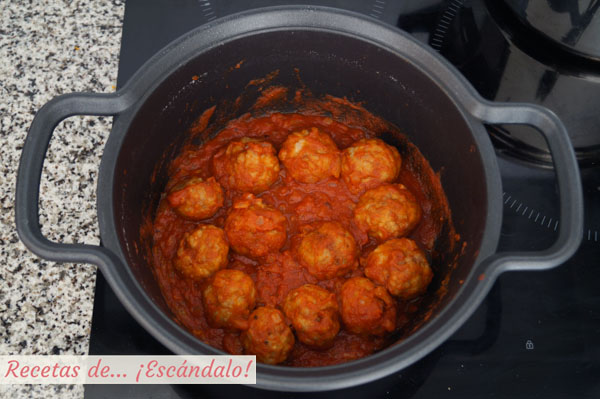 Albondigas en salsa de tomate casera
