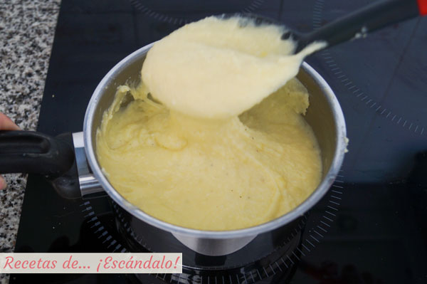Receta de aligot, el pure de patatas con queso frances, una guarnicion deliciosa
