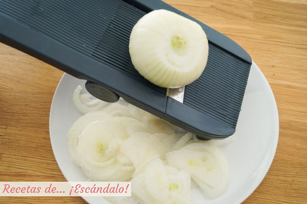 Cortar cebolla con mandolina
