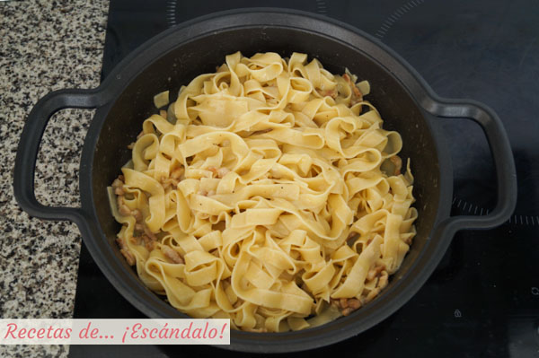 Tagliatelle a la carbonara tradicional
