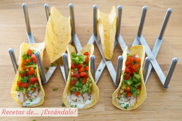 Como hacer tacos de pollo con aguacate, pimientos y crema agria
