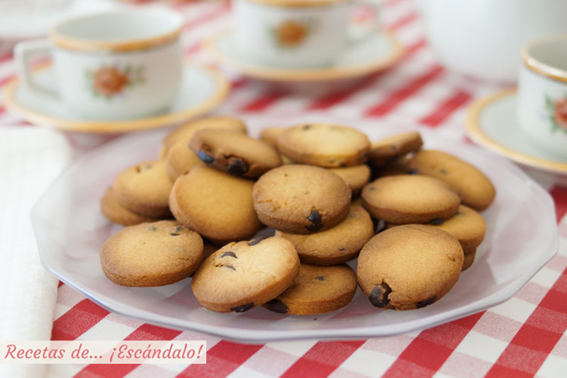 Galletas de mantequilla caseras con chips de chocolate