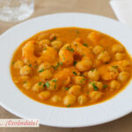 Potaje de garbanzos con langostinos