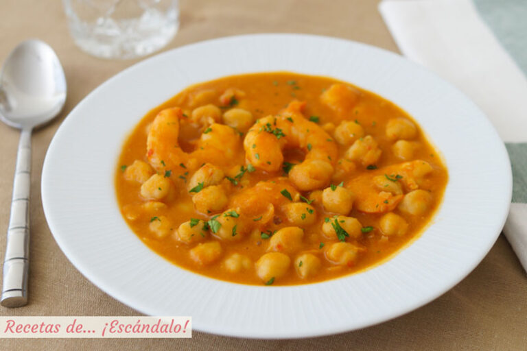 Potaje de garbanzos con langostinos, muy fácil y rico