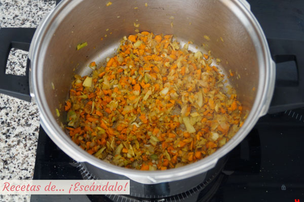 Sofrito de verduras para salsa bolonesa