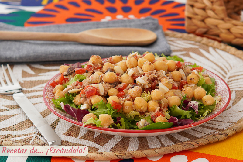 Ensalada de garbanzos con atun y pimiento rojo