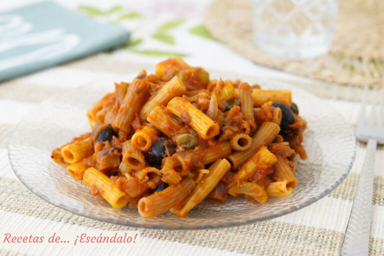 Pasta con verduras al estilo caponata siciliana. Receta fácil