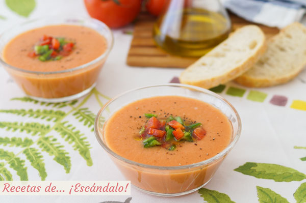 Receta de gazpacho andaluz. Aprende como hacerlo en un momento e ingredientes