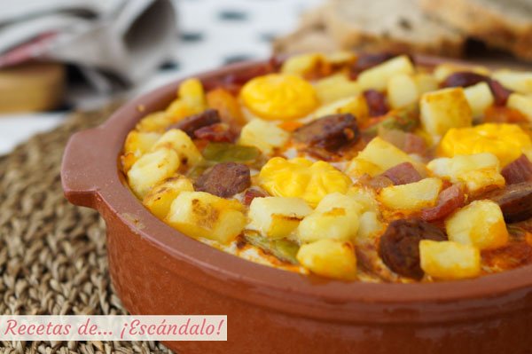 Receta de huevos a la flamenca con chorizo y patatas
