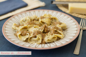 Tortellinis de pasta fresca casera rellenos con carrilleras de cerdo en salsa