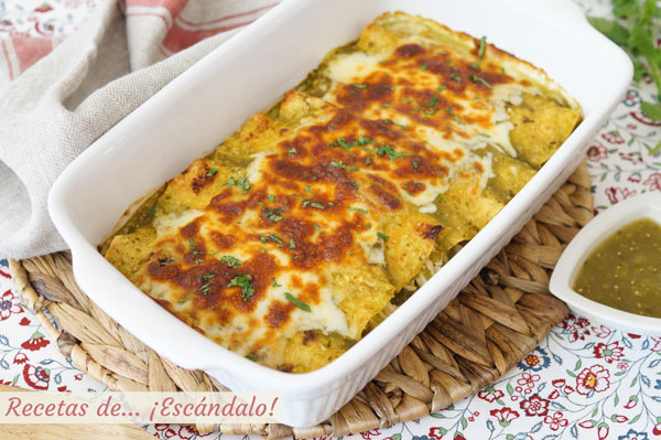 Receta de enchiladas de pollo con salsa verde y queso, al estilo suizas