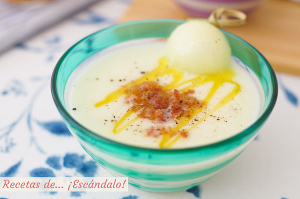 Receta de sopa fria de melon con jamon crujiente, facil y refrescante