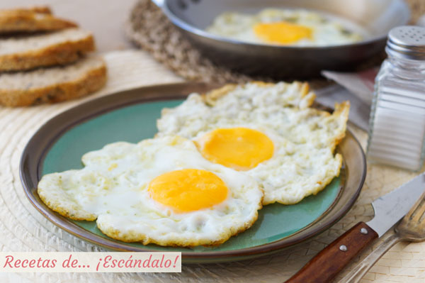 Aprende como hacer un huevo frito perfecto, con trucos y consejos