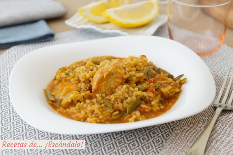 Arroz caldoso con pollo, sencillo y sabroso