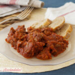 Carne con tomate