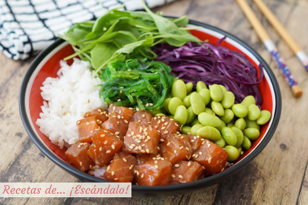 Receta de poke bowl de salmon, la ensalada hawaiana saludable y rica