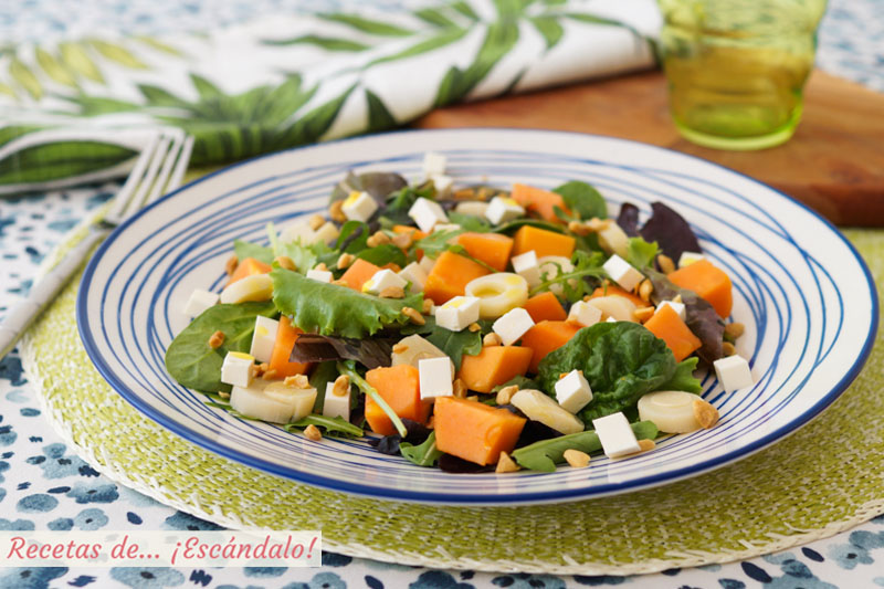 Ensalada de papaya con queso feta y palmito. Receta saludable