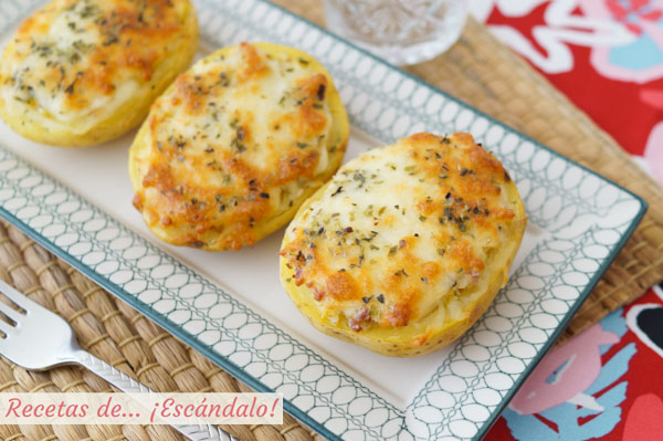 Receta de patatas rellenas al horno con jamon, puerros y queso