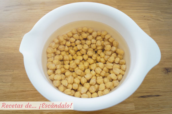 Receta para cocer garbanzos en olla tradicional o rapida. Tiempos y trucos