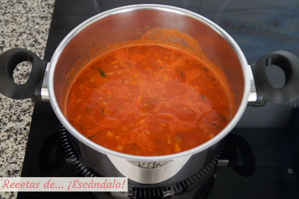 Sopa de tomate casera