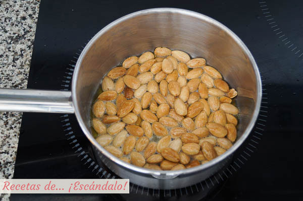 Almendras tostadas con aceite