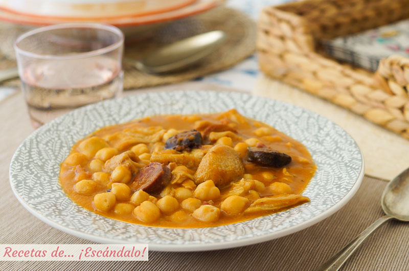 Callos con garbanzos increiblemente ricos. Receta tradicional y sencilla