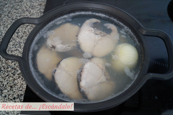 Merluza a la gallega con patatas