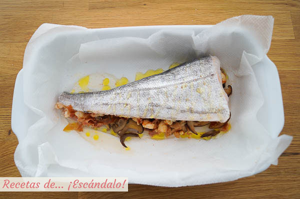Como hacer merluza rellena de gambones y setas con bechamel de puerros y albahaca