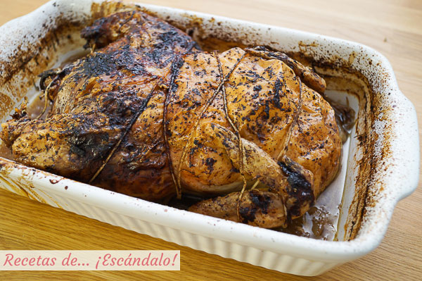 Como hacer pollo relleno deshuesado al horno con salsa de cebolla y sus jugos