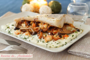 Merluza rellena de gambones y setas con bechamel de puerros y albahaca