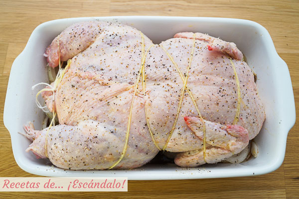 Pollo relleno deshuesado al horno