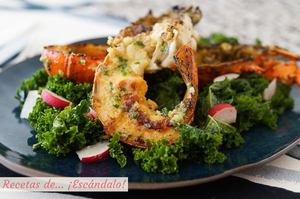 Receta de langosta a la plancha con jengibre y cebollino y ensalada de kale