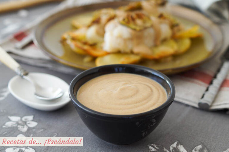 Salsa de almendras casera y cremosa, ideal para carnes y pescados