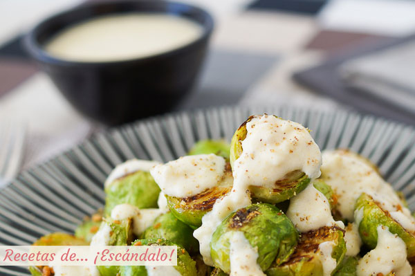 Como hacer coles de bruselas salteadas al ajillo con salsa de queso