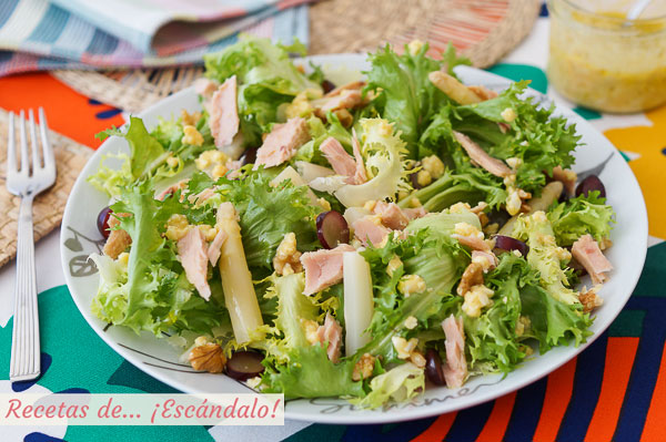 Como hacer ensalada de escarola con bonito, esparragos y vinagreta de huevo y mostaza