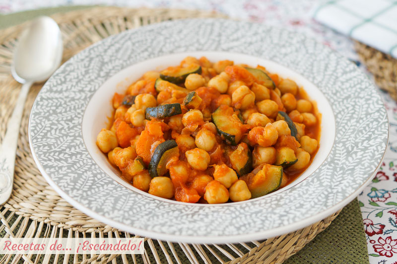 Potaje de garbanzos con verduras, facil y rico