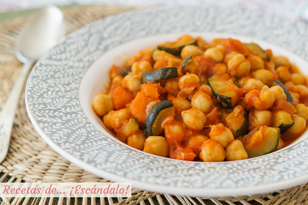 Receta de potaje de garbanzos con verduras, facil y rico