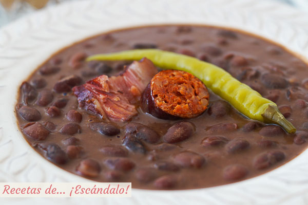 Receta tradicional de alubias rojas de Tolosa con sus sacramentos